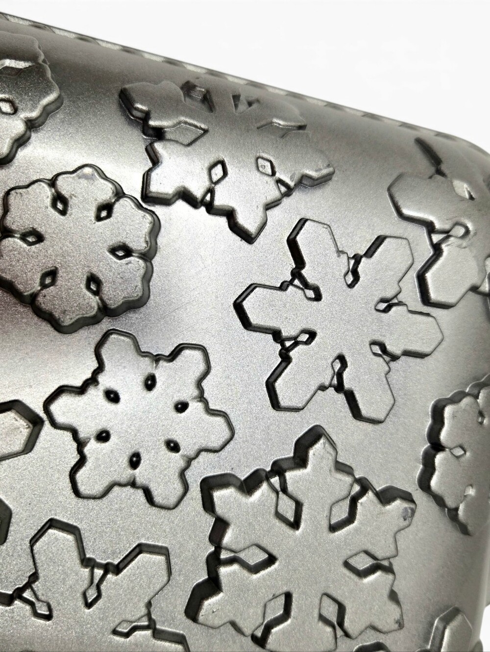 Nordic Ware Snowflake Baking Pan - Picture 4 of 11